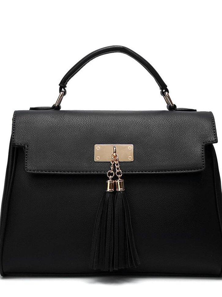 Lifestyle fotó Fekete kézitáska Solana